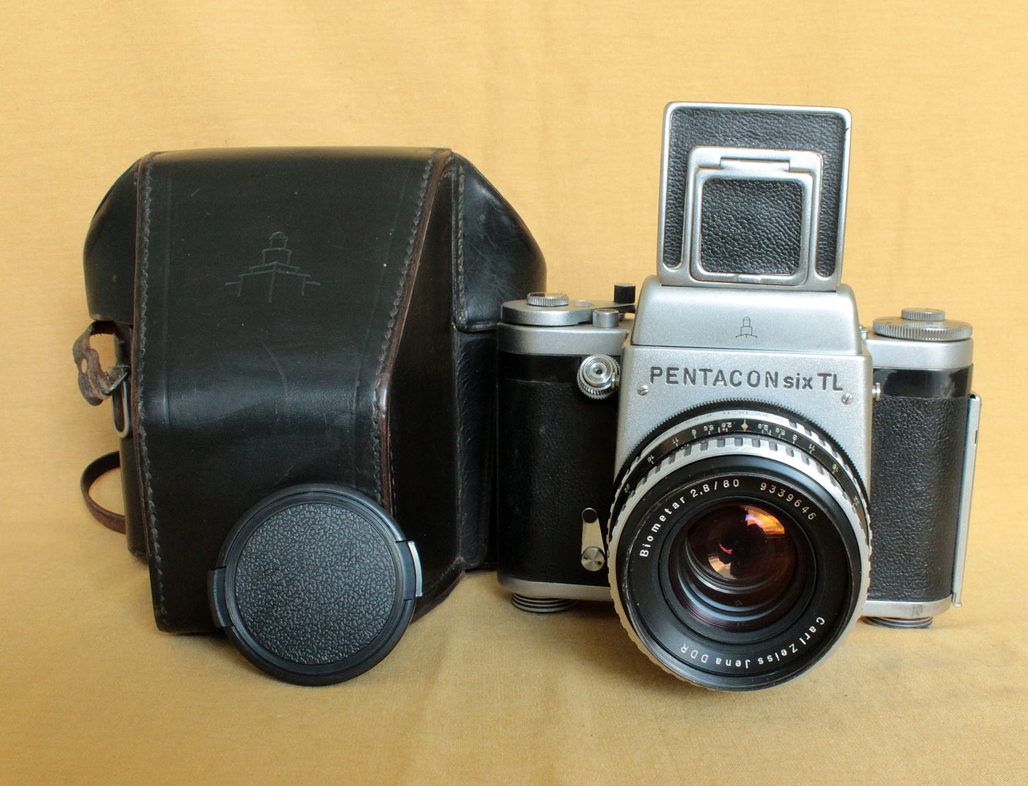Pentacon Six TL MC medium format German camera Zeiss Biometar 80/2.8 